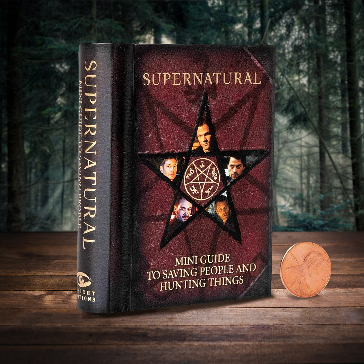 Supernatural: Mini Guide To Saving People and Hunting Things – Stands